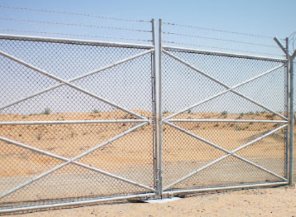 CHAIN LINK FENCCE GATES