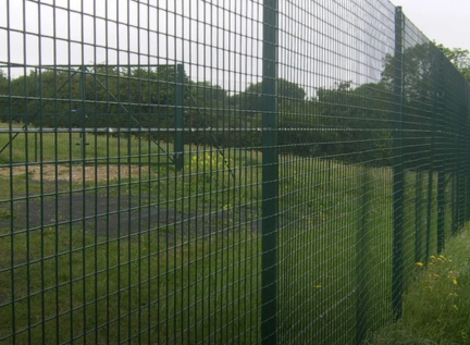 WELDED MESH FENCE