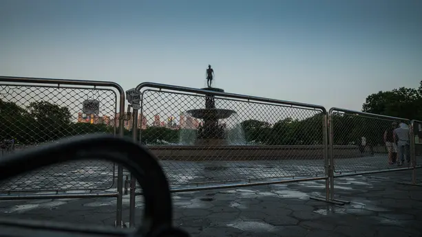 Police Barriers and Temporary Fencing in the UAE: Choosing the Right Solution for Crowd and Site Control
